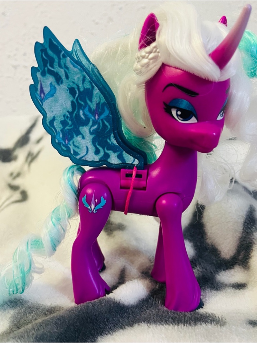 My Little Pony (2023) G5 “ Queen Opaline Arcana” 5” Pony - “Wing Surprise” Line